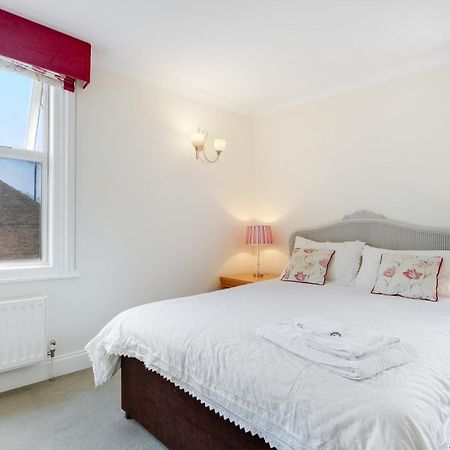 Отель Charles House - Windsor Castle Экстерьер фото