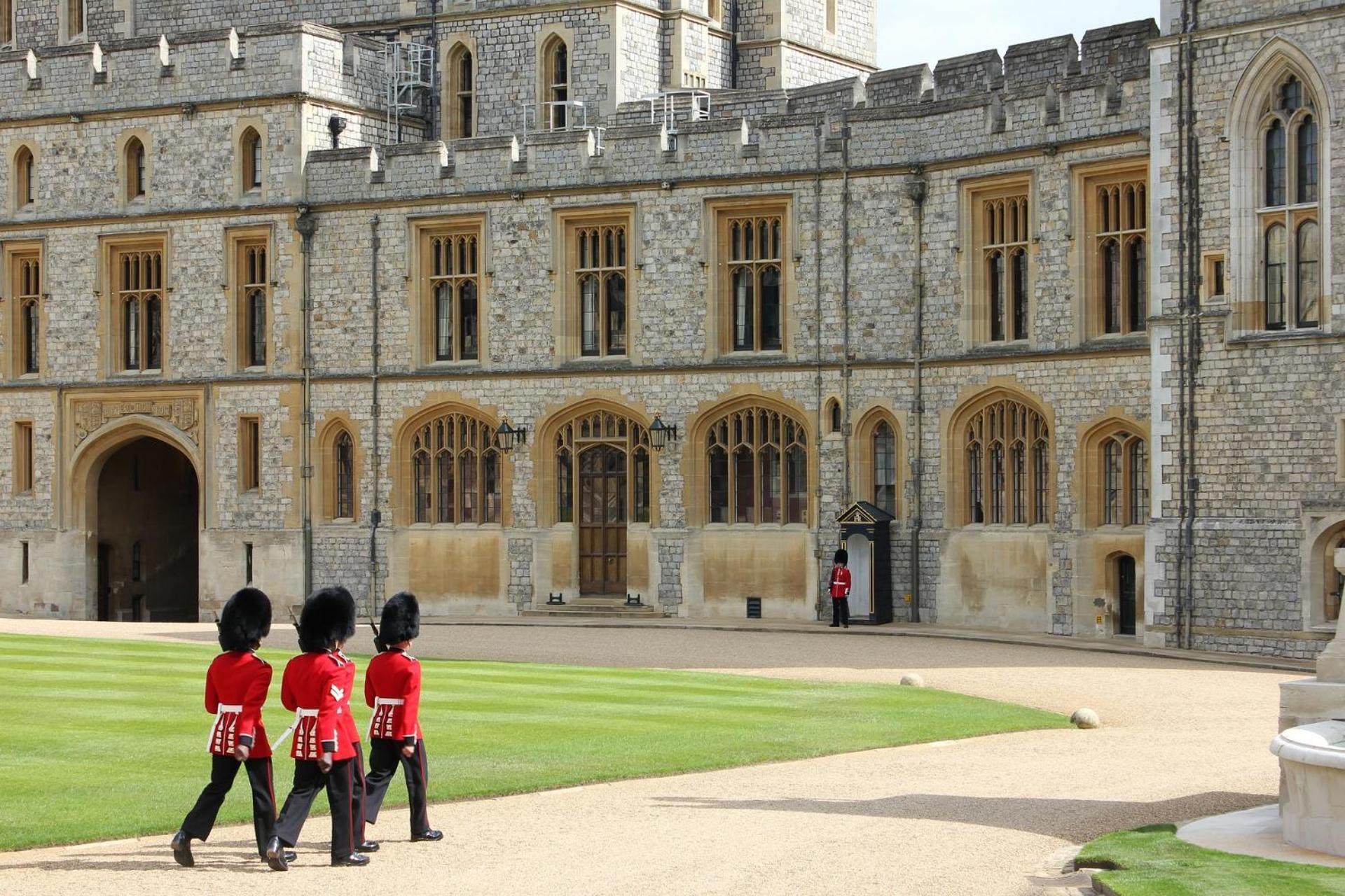 Отель Charles House - Windsor Castle Экстерьер фото