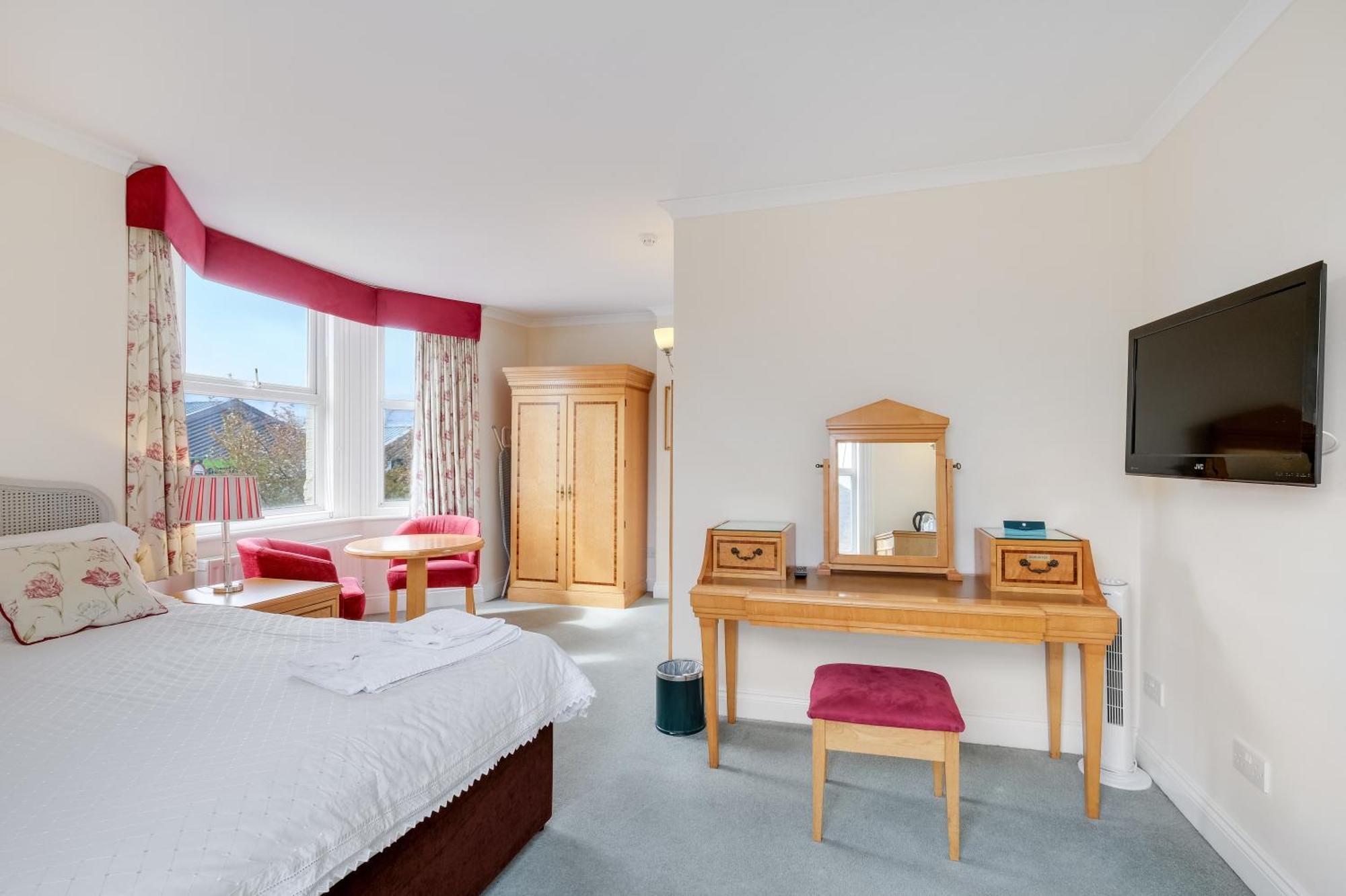 Отель Charles House - Windsor Castle Экстерьер фото
