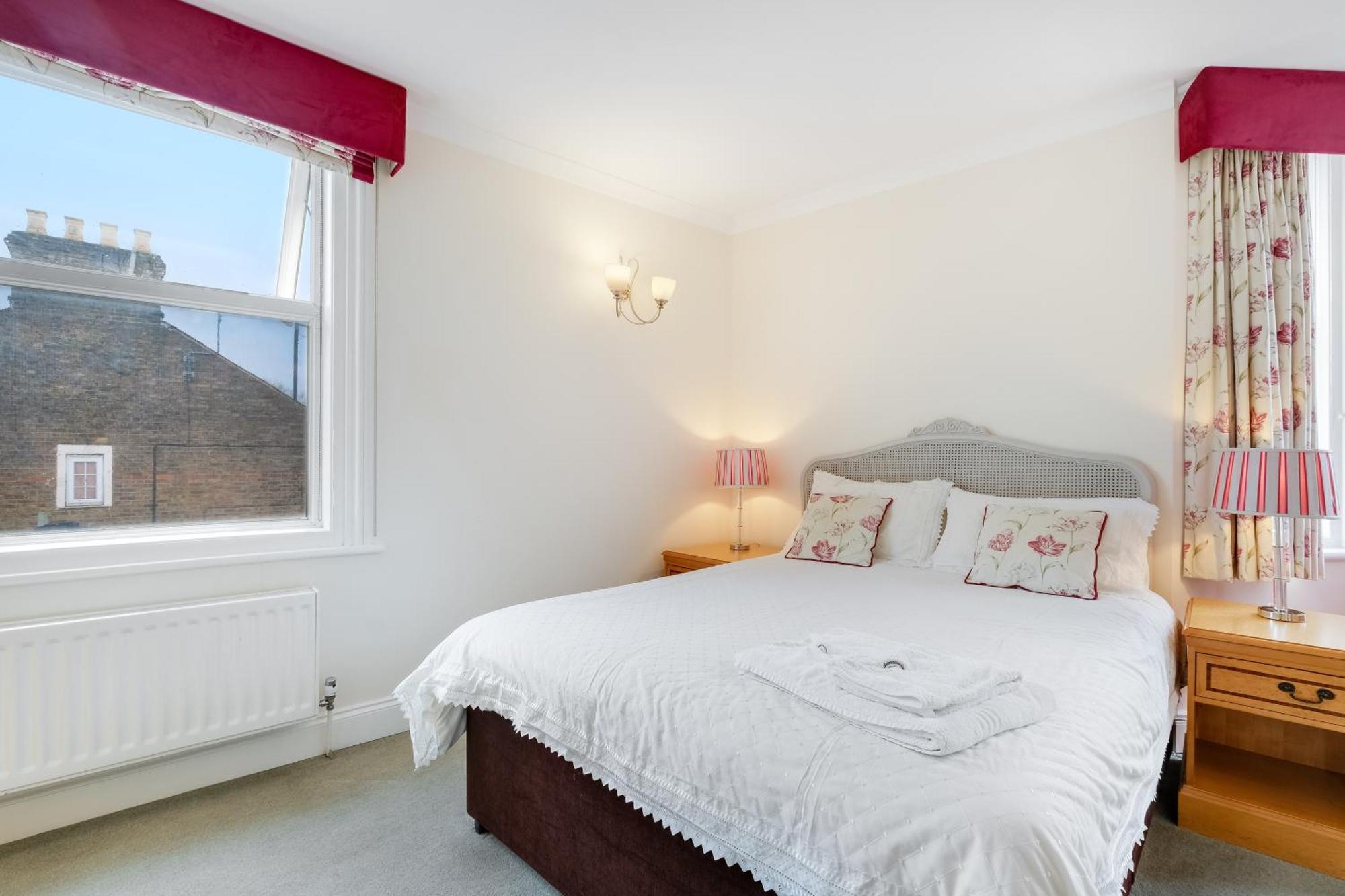 Отель Charles House - Windsor Castle Экстерьер фото