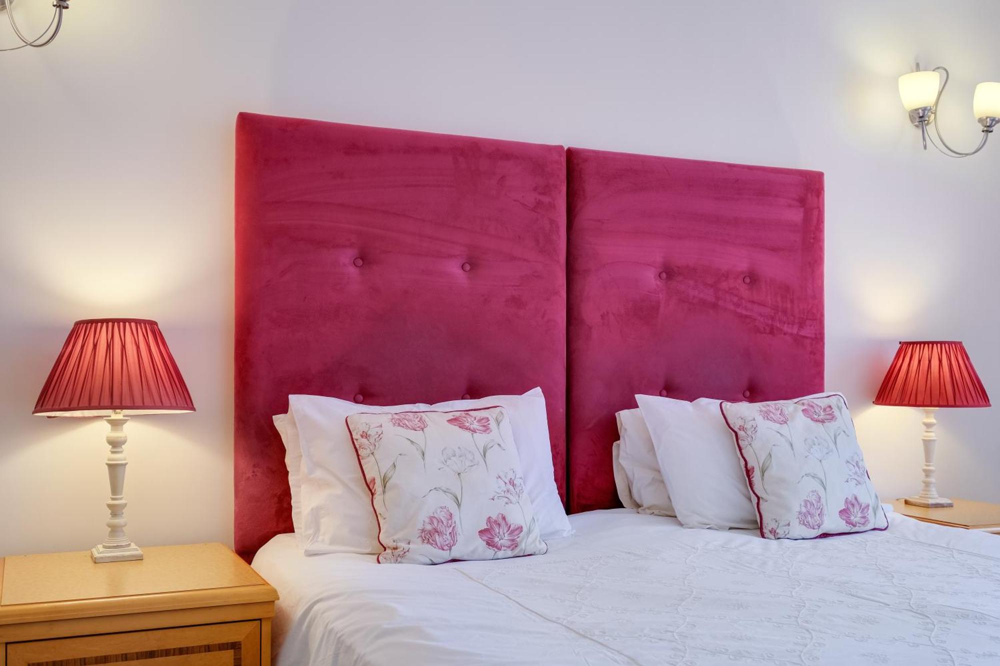 Отель Charles House - Windsor Castle Экстерьер фото