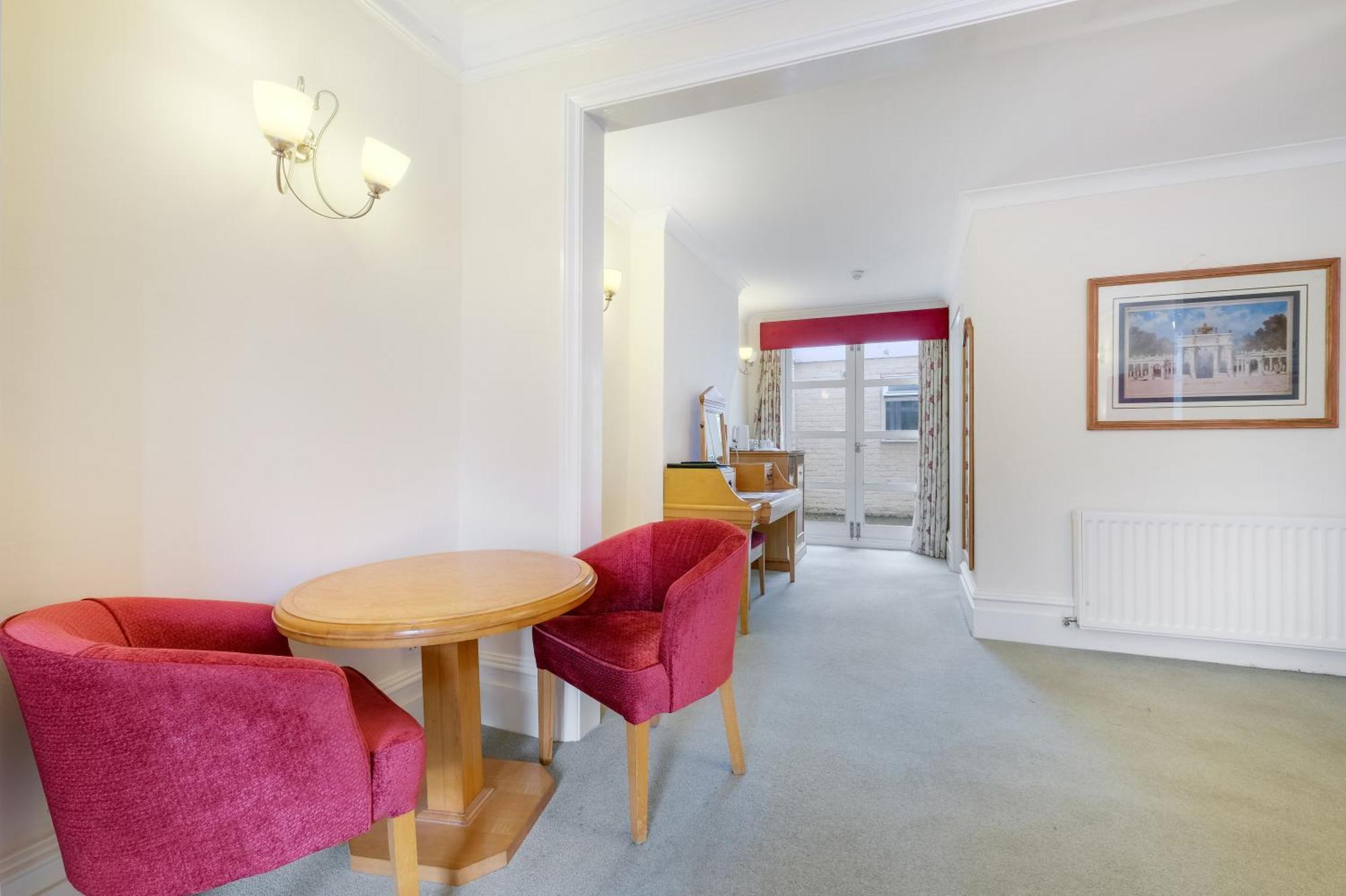 Отель Charles House - Windsor Castle Экстерьер фото