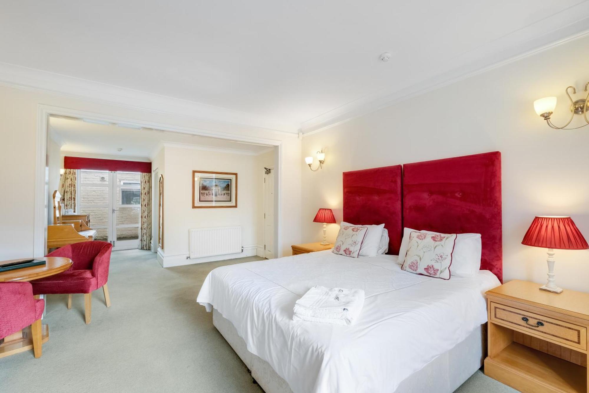 Отель Charles House - Windsor Castle Экстерьер фото