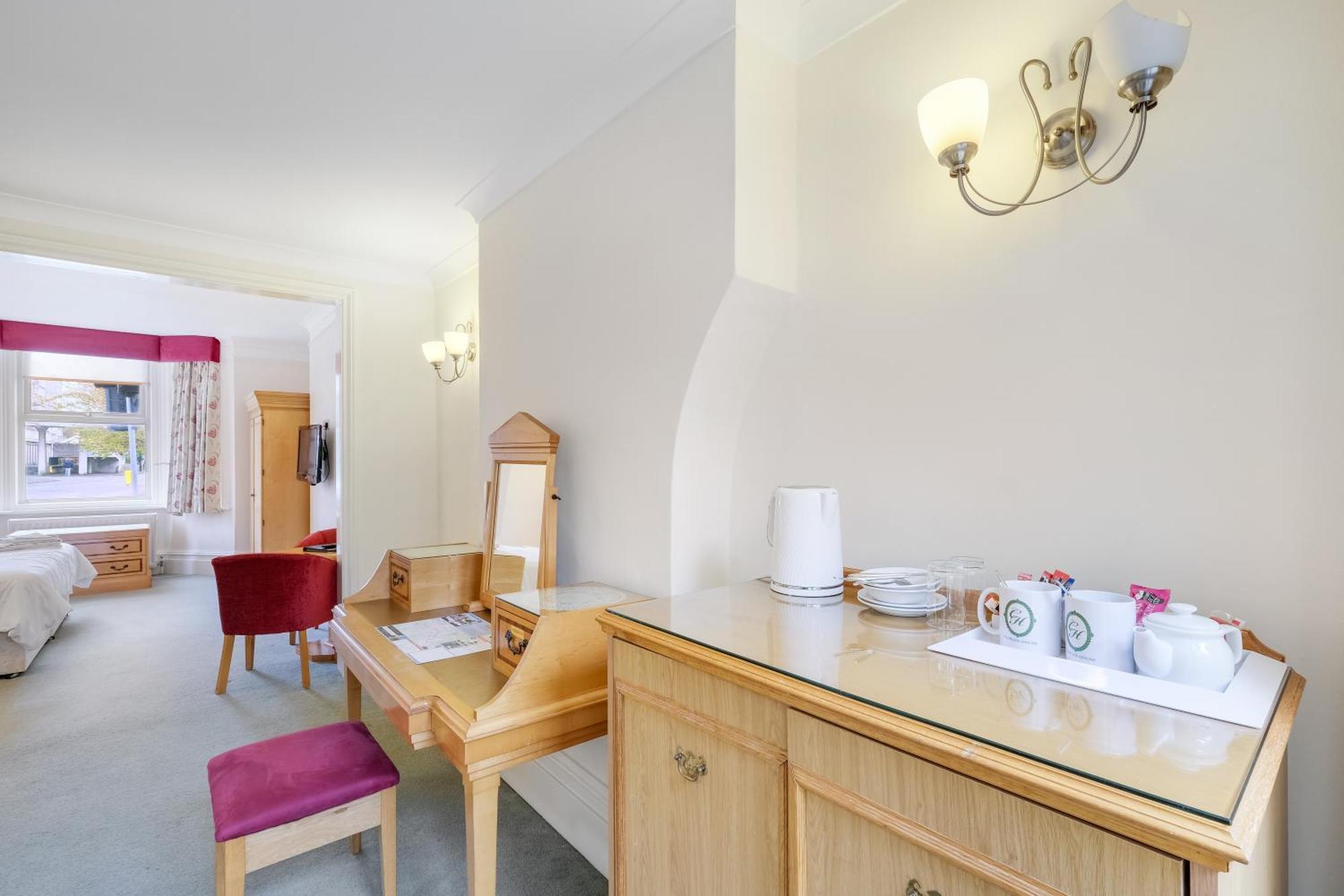 Отель Charles House - Windsor Castle Экстерьер фото