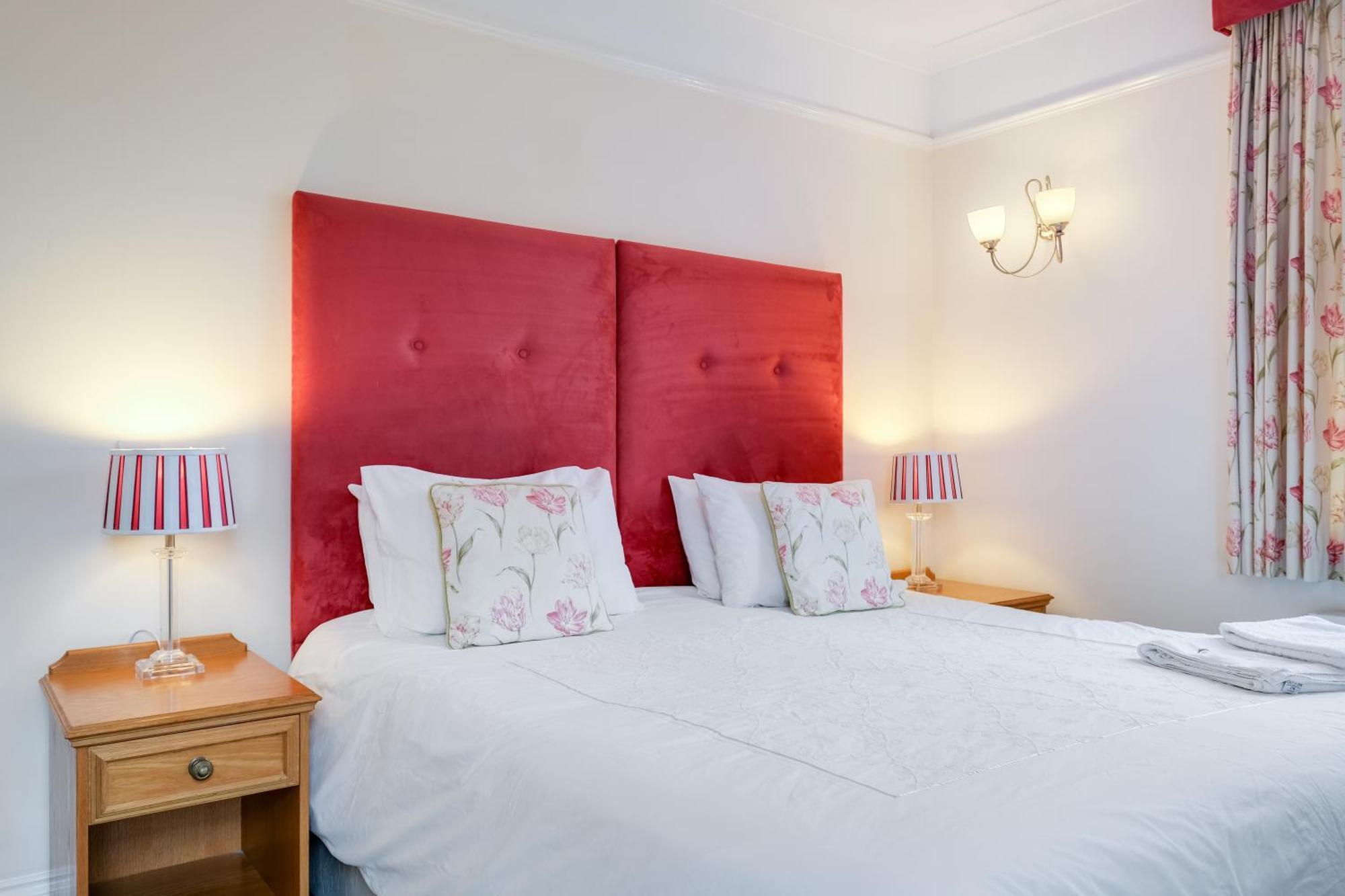 Отель Charles House - Windsor Castle Экстерьер фото